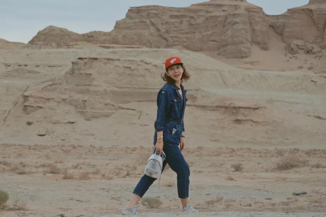 布丽吉特访问瑞典放大招了！国宴上美过瑞典王后，钻石蓝裙超显嫩
